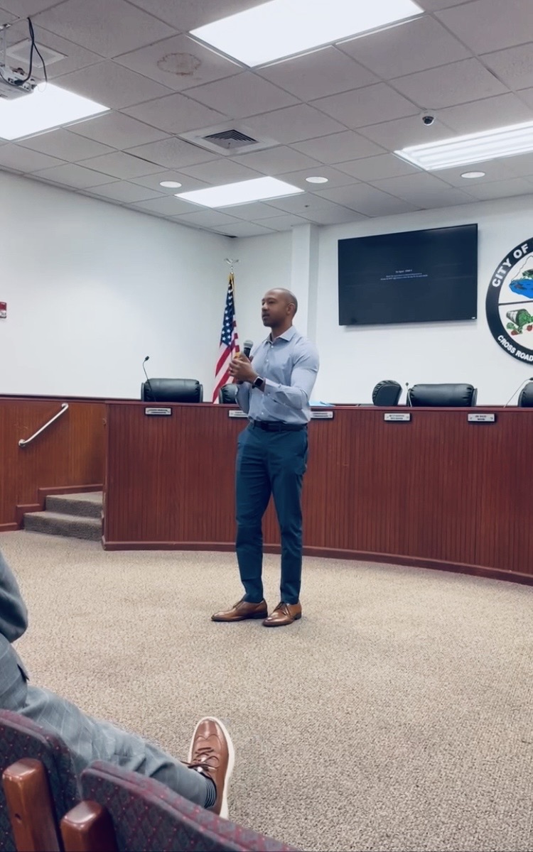 Jamie Baker speaking with entrepreneurs during a Palm Beach County small business workshop
